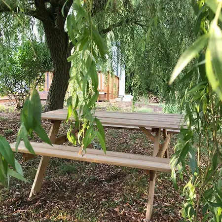A L’orée Du Bois Moncheux